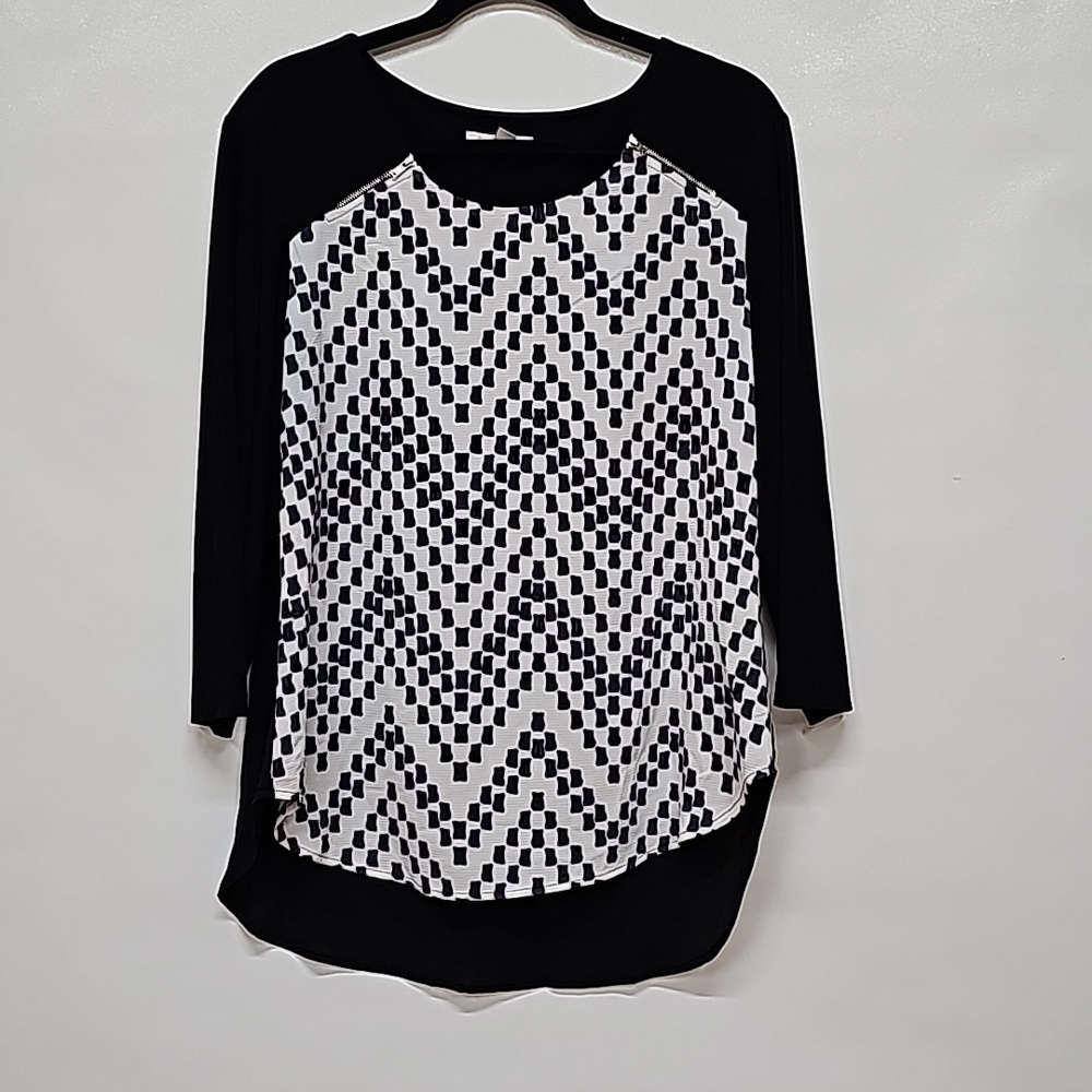 Chevron blouse, zippered shoulder, color block